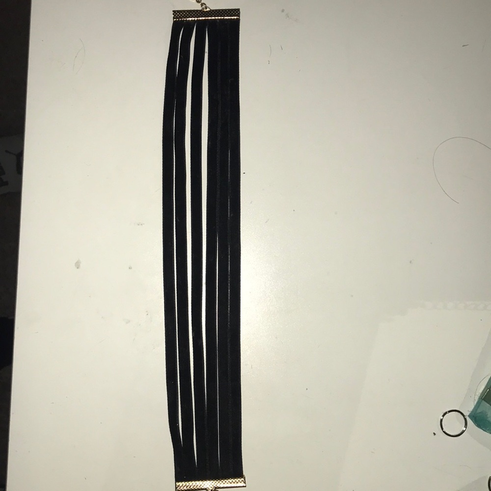 Black velvet chocker